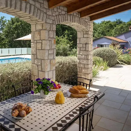 Fontane Villa *